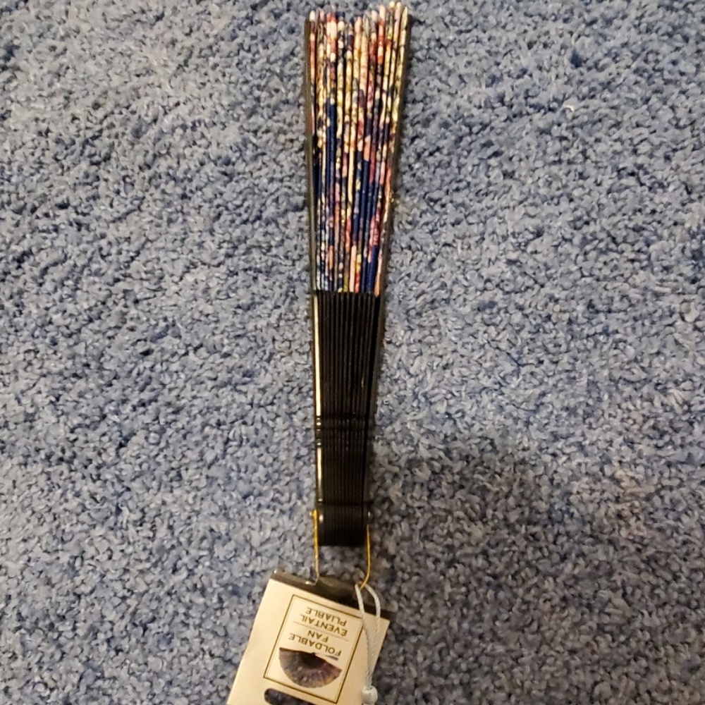 Foldable Fan - Picture 3 of 6